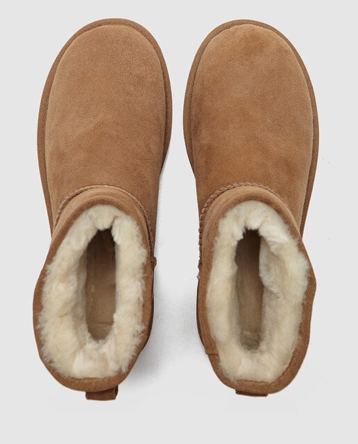 Botas de mujer UGG de piel suave en color marrón claro