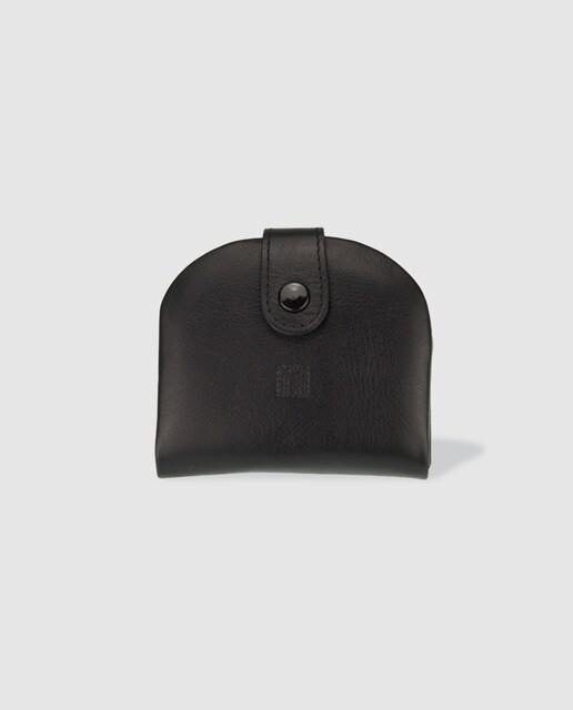 Monedero tacon de piel color negro con cierre de broche
