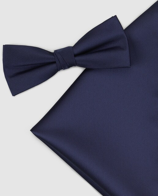 Conjunto de pañuelo y pajarita en azul marino