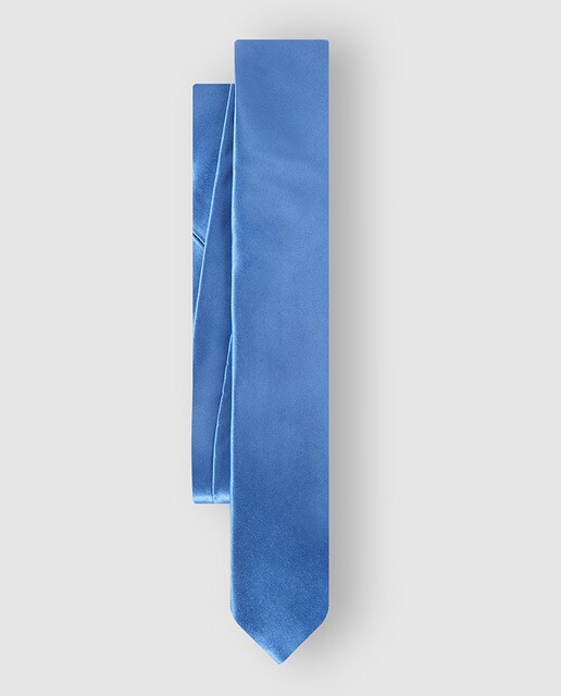 Corbata de seda raso en color azul marino