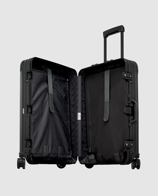 Maleta mediana Rimowa TOPAS STEALTH rígida negra, con capacidad 64L