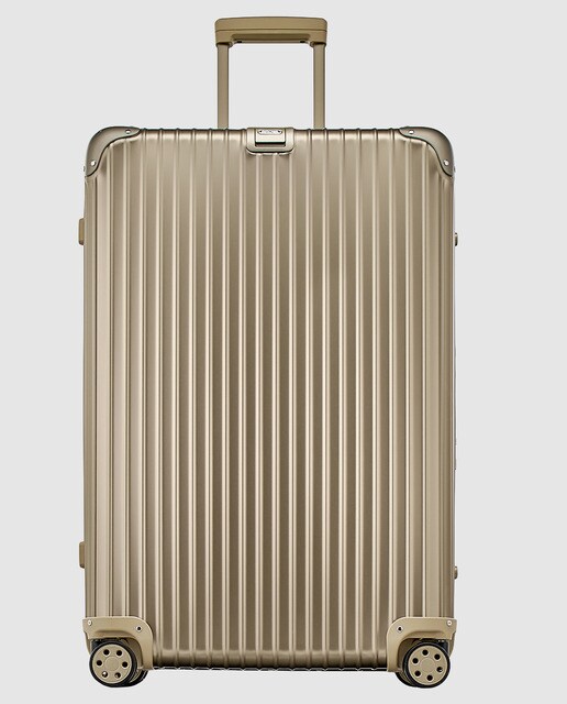 Maleta grande Rimowa TOPAS TITANIUM rígida color oro, con capacidad 98L