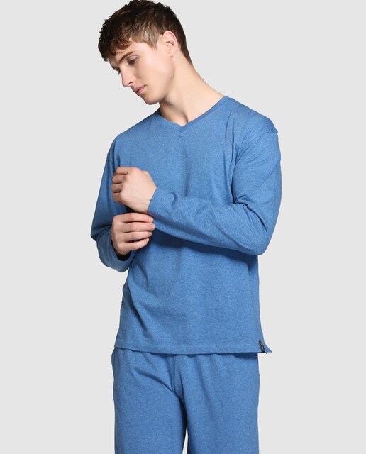 Camiseta de pijama de hombre azul con el cuello de pico