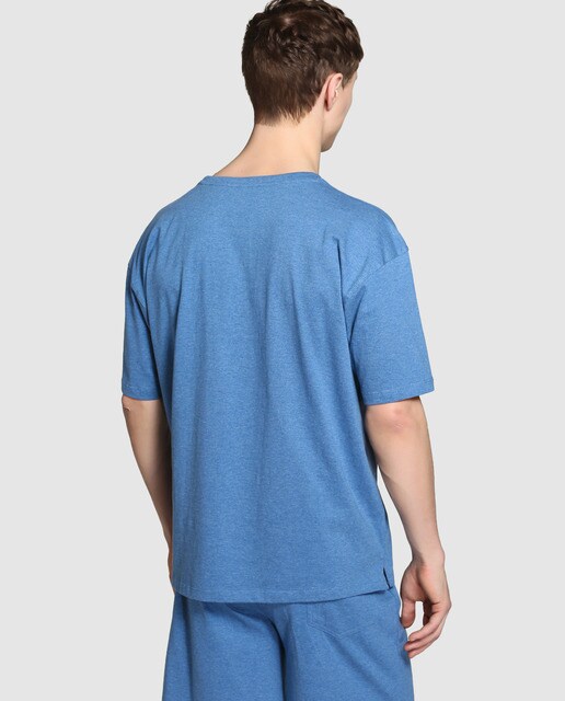 Camiseta de pijama de hombre azul con el cuello redondo