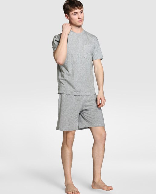 Camiseta de pijama de hombre gris con el cuello redondo