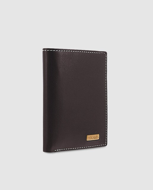 Cartera de hombre de piel marrón pespunteada