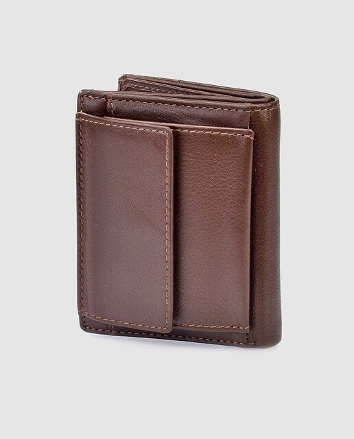 Cartera de piel marrón con monedero