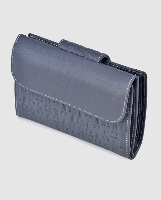 Cartera de mujer de piel en azul con logos