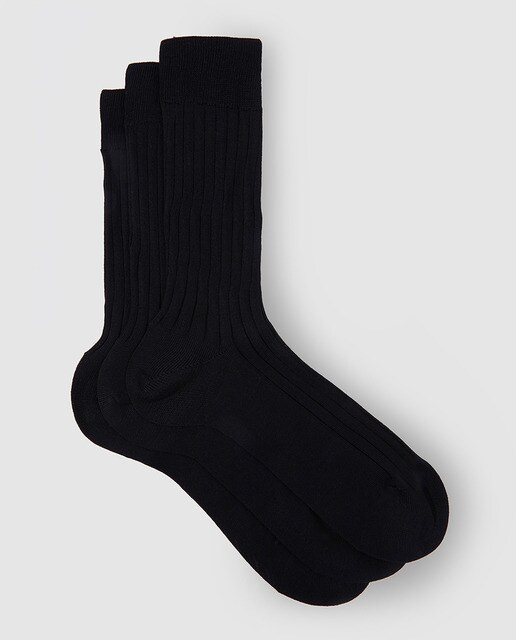 Pack de tres pares de calcetines de hombre Dustin cortos de algodón. Hecho en España.