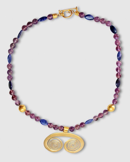 Collar L. A. Cano precolombino morado y dorado