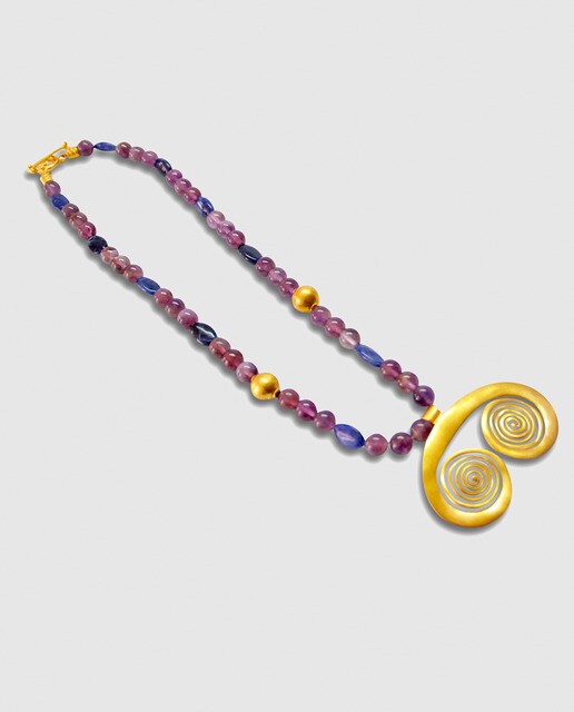 Collar L. A. Cano precolombino morado y dorado