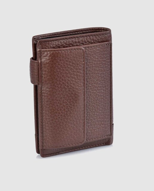 Cartera de hombre en piel de color marrón con cierre de broche