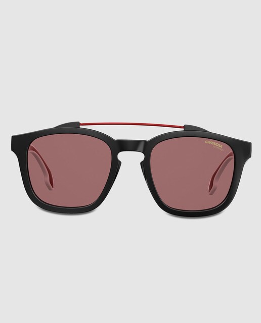 Gafas de sol con montura negra y doble puente metálico rojo