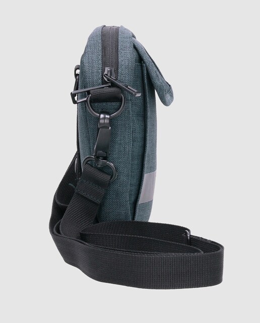Bandolera pequeña de hombre en color gris con cremallera