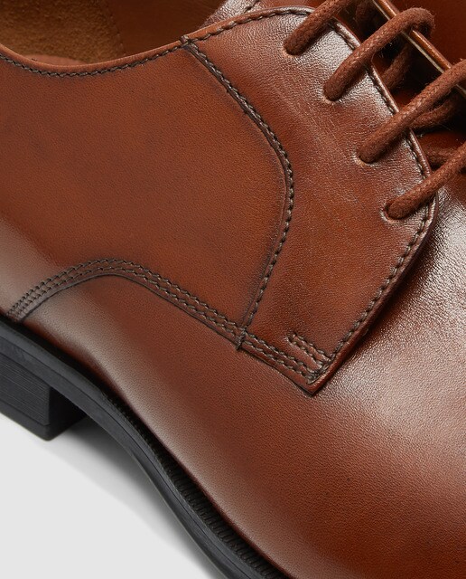 Zapatos de cordones de hombre Clarks en piel de color marrón