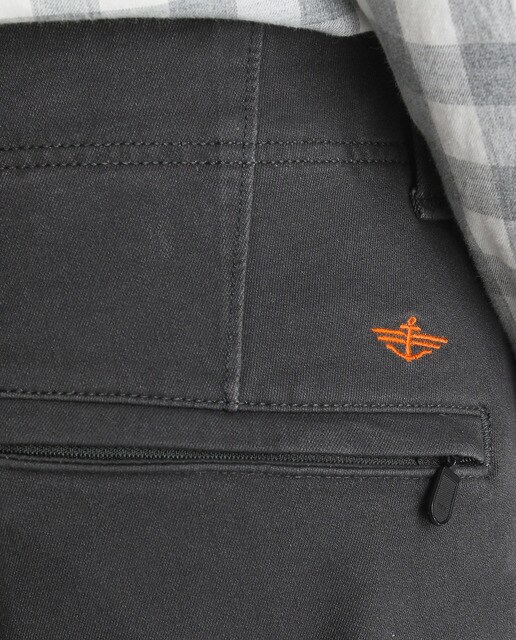 Chino de hombre Dockers Smart 360 Flex Alpha slim gris