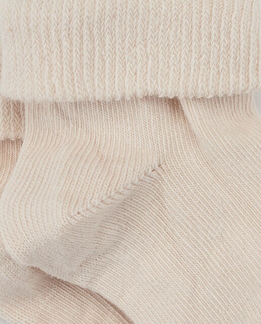 Calcetines de bebé Cotton Juice en beige con puño vuelto