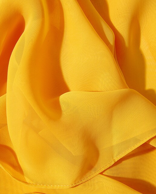 Chal de fiesta amarillo de gasa