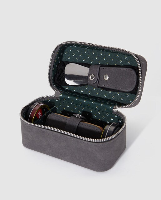 Set de limpieza de calzado para viaje en estuche marrón con cremallera