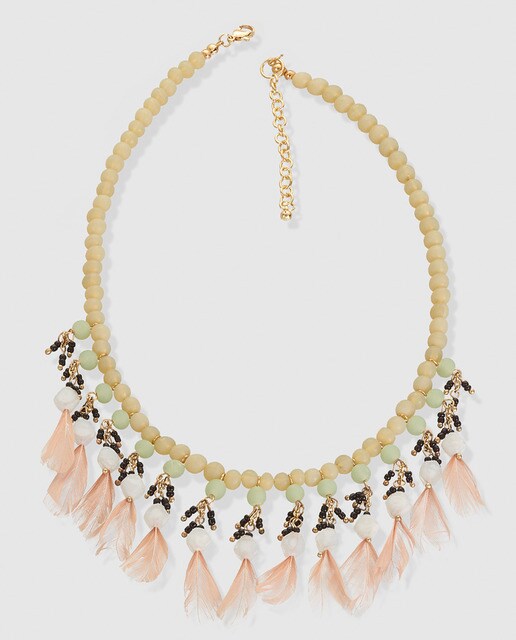 Collar El Corte Inglés de con plumas rosas