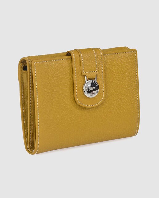 Cartera pequeña de mujer en piel de color amarillo con solapa y broche