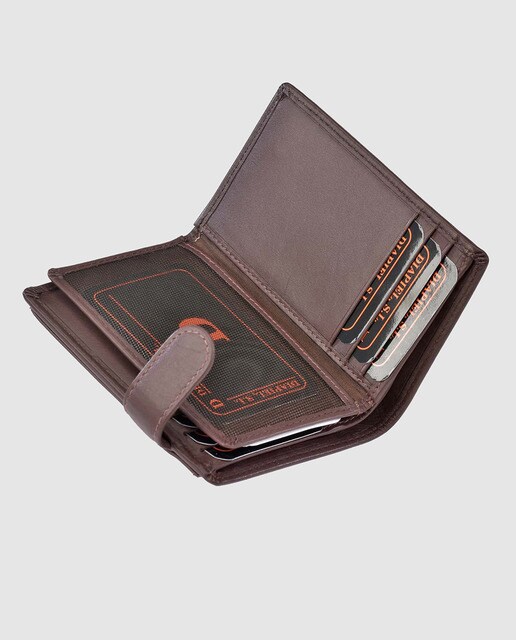 Cartera de hombre en piel de color marrón con broche y monedero