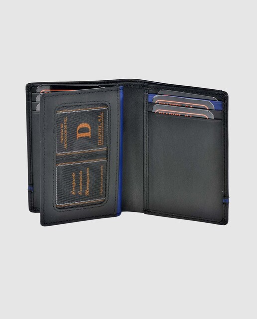 Cartera grande vertical de hombre en piel de color negro con broche
