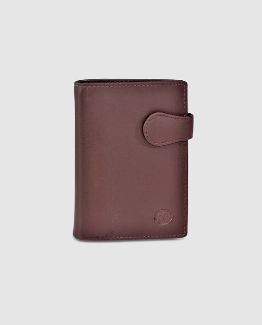 Cartera de hombre en piel de color marrón con broche