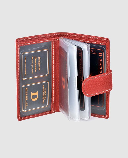 Tarjetero de hombre en piel granulada de color rojo con broche