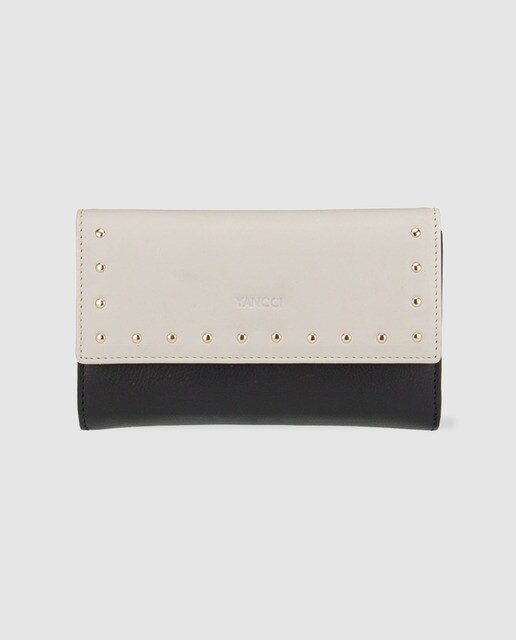 Cartera de mujer en piel de color negro con solapa en blanco