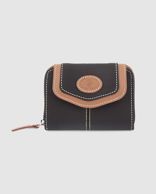 Cartera de mujer en color marrón con cremallera y broche