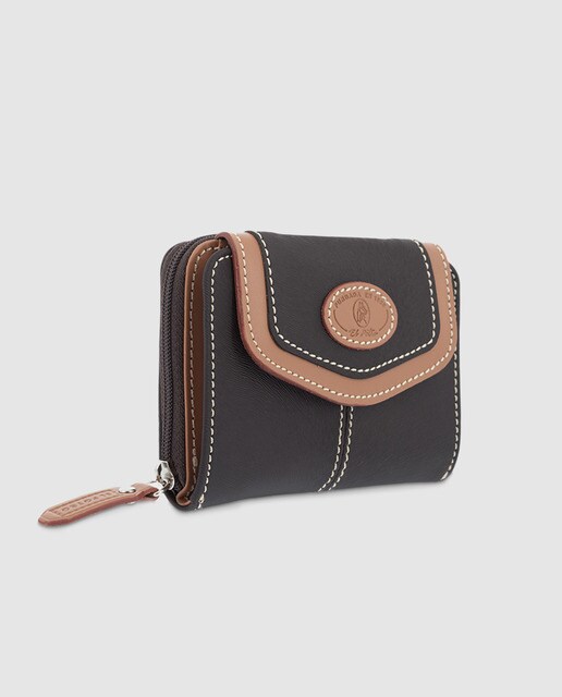 Cartera de mujer en color marrón con cremallera y broche