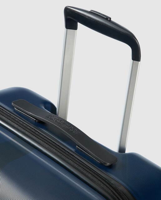 Maleta mediana Capitán América Wavebreaker, rígida azul, con capacidad 64 L