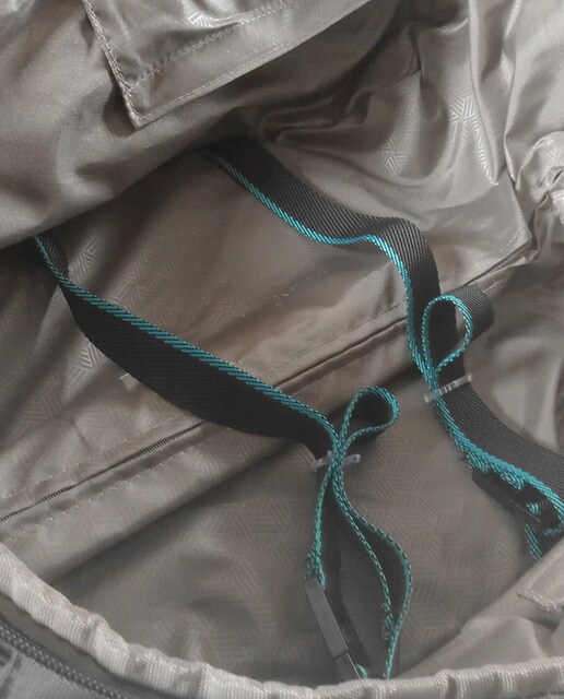 Mochila SPEED negra con cierre de cremallera