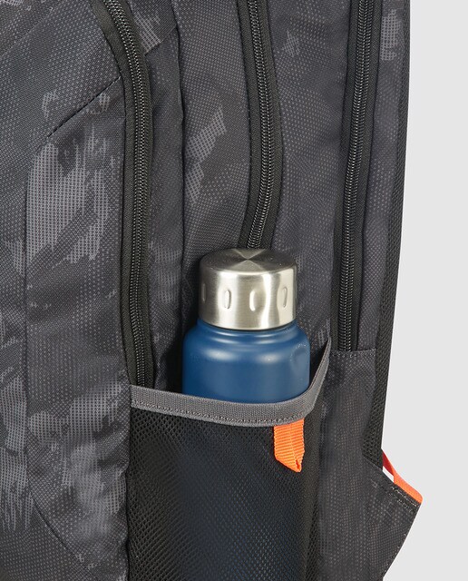 Mochila URBAN GROOVE gris camuflaje, con capacidad 26,5 L