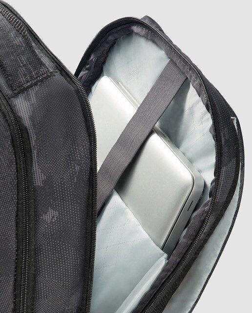 Mochila URBAN GROOVE gris camuflaje, con capacidad 26,5 L