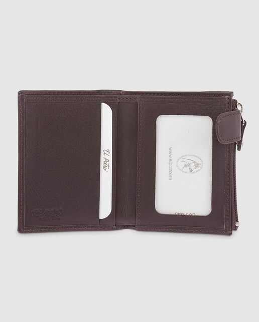Cartera vertical de hombre en piel de color marrón con monedero y cierre de broche