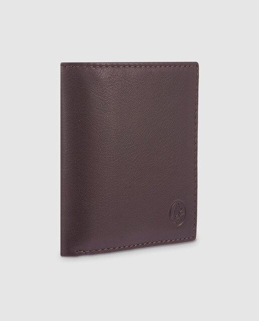 Cartera vertical de hombre en piel de color marrón con monedero
