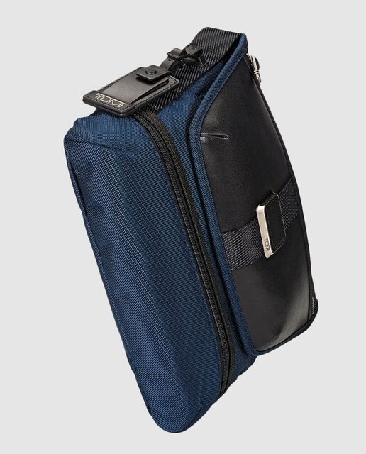 Bandolera de hombre en tela de color azul con solapa