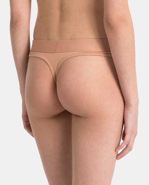Tanga Calvin Klein con logo bordado