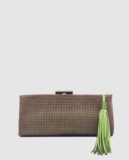 Cartera de mano de fiesta Volum en topo con colgante de borla