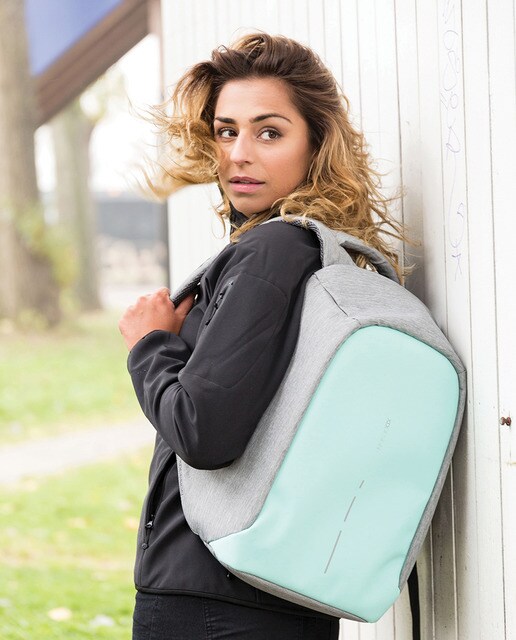 Mochila para el portátil antirrobo unisex XD Design Bobby Compact en verde agua combinada con gris