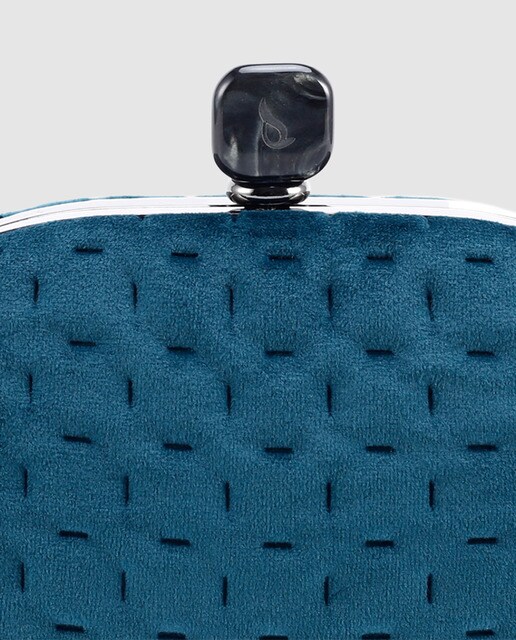 Clutch de fiesta Abbacino de terciopelo azul con boquilla