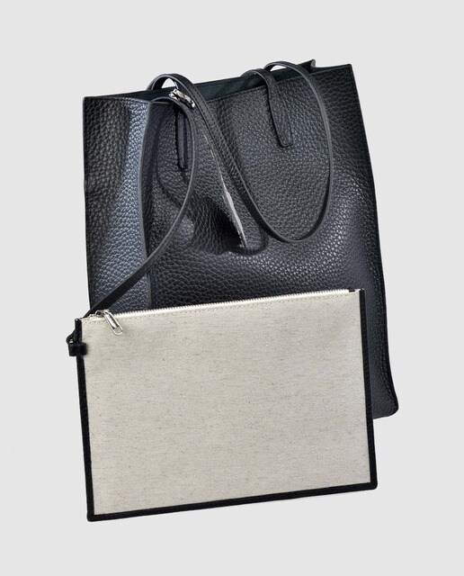 Tote Gloria Ortiz Robyn de piel granulada en negro con colgante