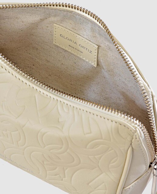 Estuche Gloria Ortiz Miriam de piel beige grabada