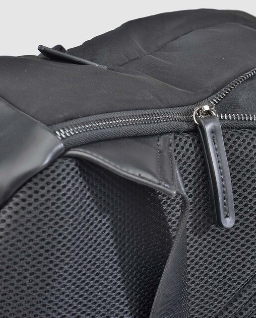 Mochila de hombre Guy Laroche en negro con cremallera