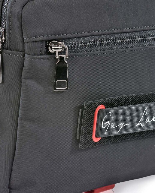 Mochila de hombre Guy Laroche en negro con cremallera y parches