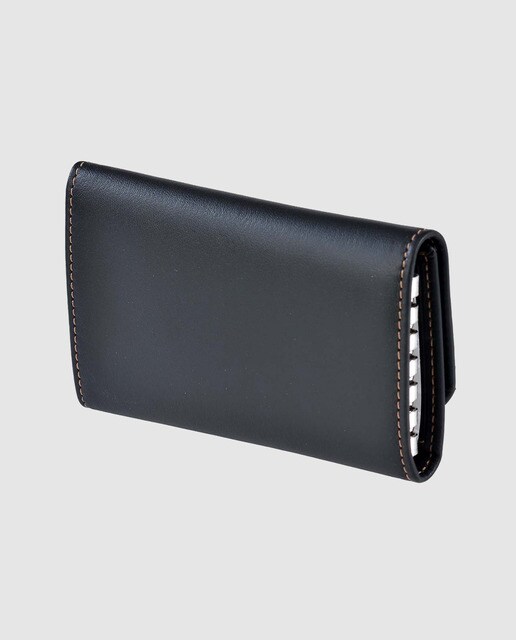 Llavero de hombre Pierre Cardin de piel en negro con pespuntes a contraste