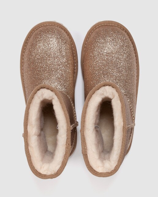 Botas de niña UGG de color oro con efecto brillante