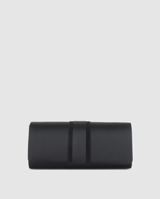 Cartera de mano de fiesta Menbur estilo baguette de raso en color negro